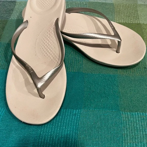 Women's Silver Flip Flops - Picture 1 of 5